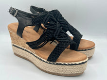 Load image into Gallery viewer, Beth wedges - black
