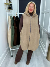 Load image into Gallery viewer, Teddy gilet - 5 colours

