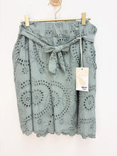 Load image into Gallery viewer, Rebecca shorts - 7 Colours
