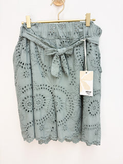 Load image into Gallery viewer, Rebecca shorts
