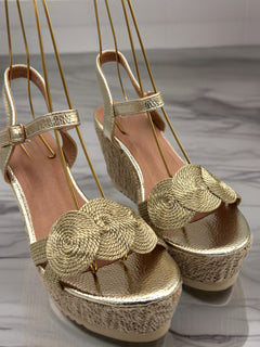 Load image into Gallery viewer, Courtney wedges - Gold
