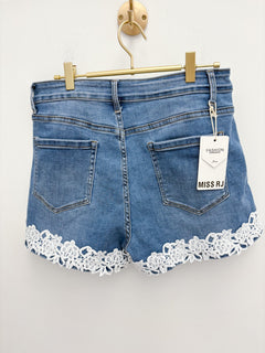 Load image into Gallery viewer, Missy shorts - 6 sizes
