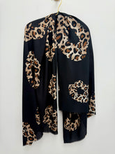 Load image into Gallery viewer, Lips scarf - 2 colours

