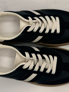 Load image into Gallery viewer, Kirsty trainers
