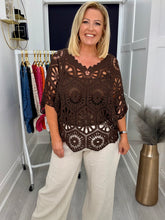 Load image into Gallery viewer, Carrie top - 11 colours

