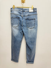 Load image into Gallery viewer, Mary jeans - Light wash
