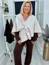Load image into Gallery viewer, Freya cape - 3 colours
