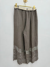 Load image into Gallery viewer, Fay trousers - 6 colours
