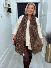 Load image into Gallery viewer, Julia scarf - 3 colours
