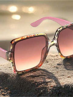 Load image into Gallery viewer, Willow Sunglasses
