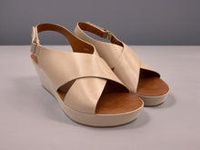 Load image into Gallery viewer, Clara wedges - nude
