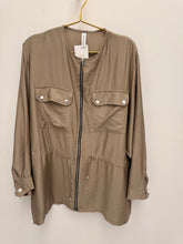 Load image into Gallery viewer, Rihanna jacket - 5 colours
