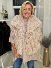 Load image into Gallery viewer, Eva Gilet - 3 colours, 2 sizes
