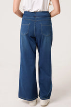 Load image into Gallery viewer, Josie jeans - 3 sizes
