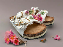 Load image into Gallery viewer, Petal sandals - white
