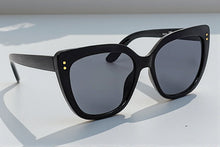 Load image into Gallery viewer, Daisy Sunglasses - 2 colours
