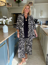 Load image into Gallery viewer, Helen Jacket. DUE BACK IN TOMORROW 27/8. Do your notify me’s
