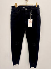 Load image into Gallery viewer, Dina jeans - black
