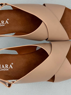 Load image into Gallery viewer, Clara wedges - nude
