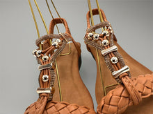 Load image into Gallery viewer, Claudia wedges - Camel
