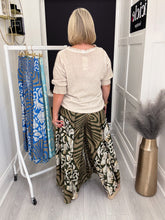 Load image into Gallery viewer, Ebony  trousers - 3 colours
