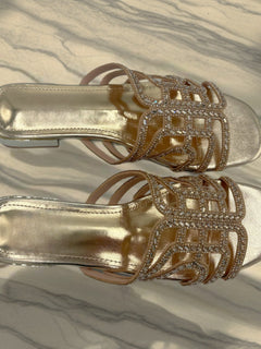 Load image into Gallery viewer, Sasha Sandals - Gold
