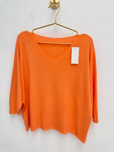 Load image into Gallery viewer, Lisa top - 12 colours
