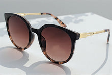 Load image into Gallery viewer, Robyn Sunglasses - 2 colours
