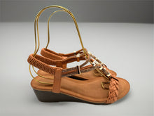 Load image into Gallery viewer, Claudia wedges - Camel

