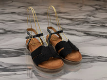 Load image into Gallery viewer, Oasis Sandals - black

