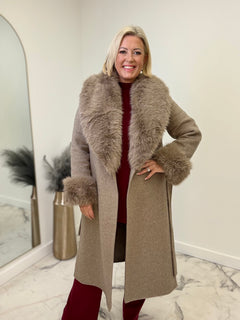 Load image into Gallery viewer, Kayla coat - 2 sizes
