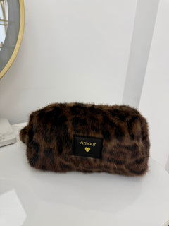 Load image into Gallery viewer, Amour makeup bag
