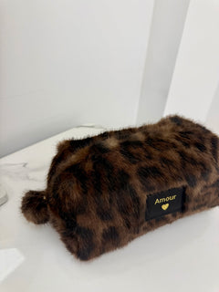 Load image into Gallery viewer, Amour makeup bag
