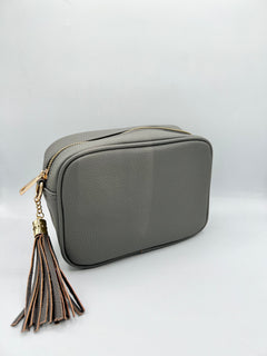 Load image into Gallery viewer, Tassel bag - Gold Metalwork
