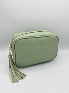 Load image into Gallery viewer, Tassel bag - Gold Metalwork
