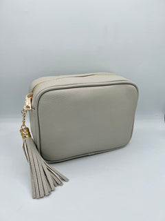 Load image into Gallery viewer, Tassel bag - Gold Metalwork
