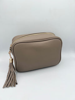 Load image into Gallery viewer, Tassel bag - Gold Metalwork
