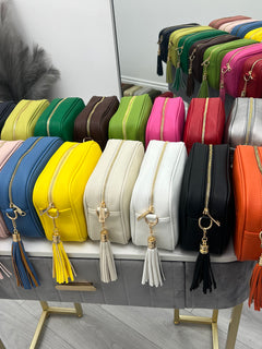 Load image into Gallery viewer, Tassel bag - Gold Metalwork
