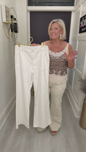 Load and play video in Gallery viewer, Keira jeans - 2 colours, 5 sizes
