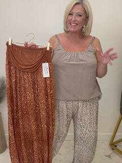 Load and play video in Gallery viewer, Briony trousers
