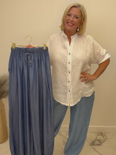 Load and play video in Gallery viewer, Casey Trousers
