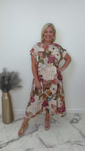 Load and play video in Gallery viewer, Wendy dress
