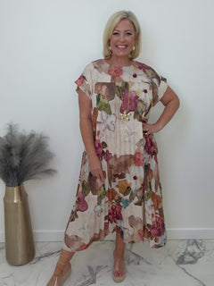 Load and play video in Gallery viewer, Wendy dress
