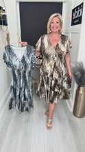 Load and play video in Gallery viewer, Piper dress - 2 colours
