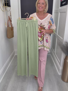 Load and play video in Gallery viewer, Carrie trousers - 3 sizes
