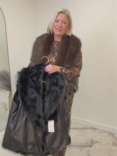 Load and play video in Gallery viewer, Donna Reversible Gilet
