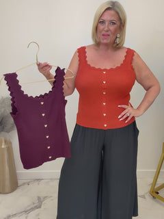 Load and play video in Gallery viewer, Rachel top - 2 Sizes

