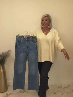 Load and play video in Gallery viewer, Morgan Jeans - 6 Sizes

