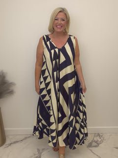 Load and play video in Gallery viewer, Trudy dress
