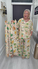 Load and play video in Gallery viewer, Tropic trousers
